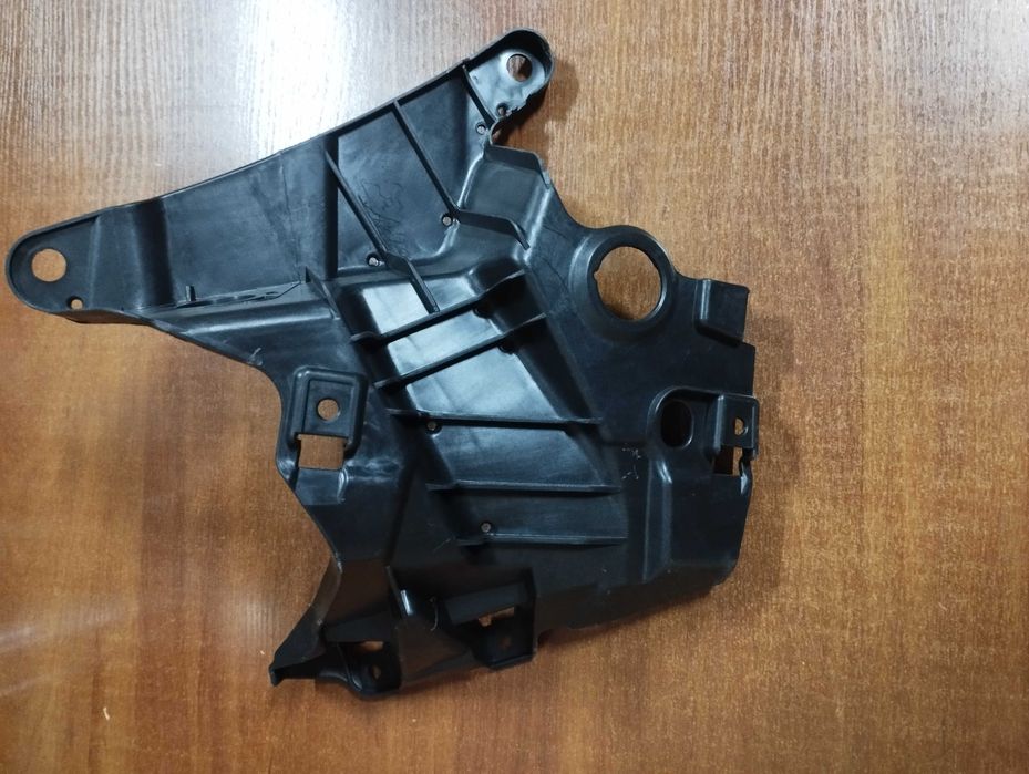 BMW X5 F15 X6 F16 кріплення крила 51647294543 кронштейн 51647294544