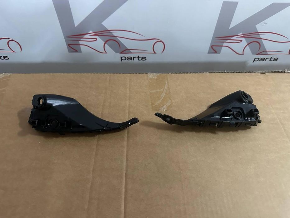 Tesla Model S Plaid Кронштейн крила правий 1588936-00-D