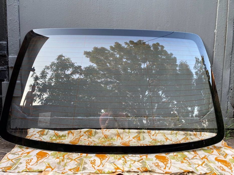 Стекло заднее Chevrole Aveo t 250