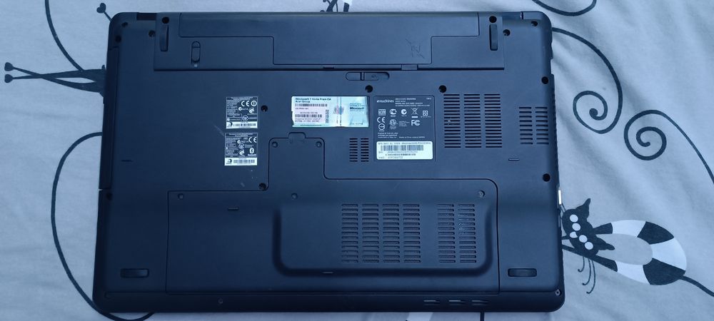 Продам  ноутбук под ремонт.