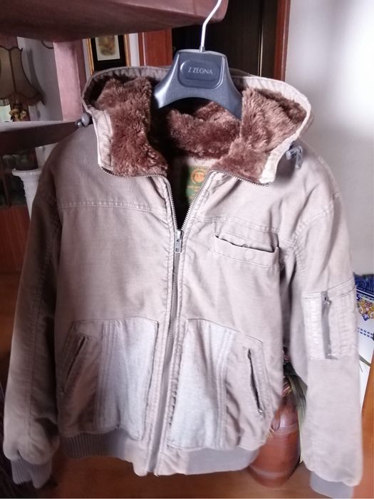Casacos e camisola com capucho - Preço na Descrição