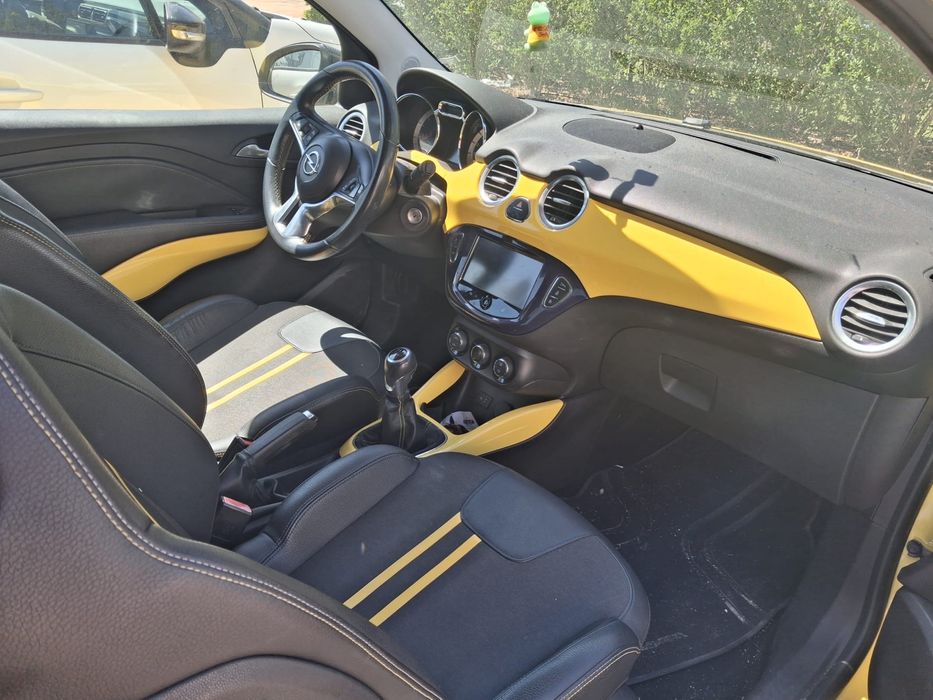 Carro pequeno e economico