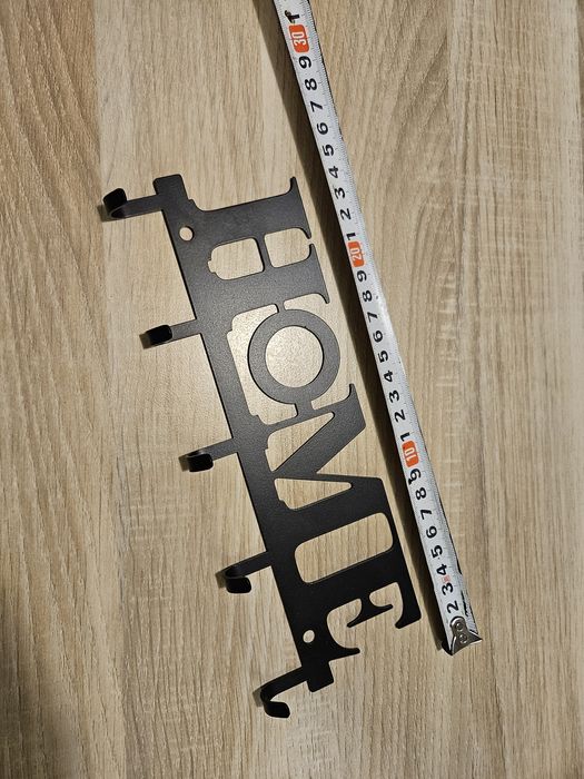 Wieszak na klucze z napisem HOME