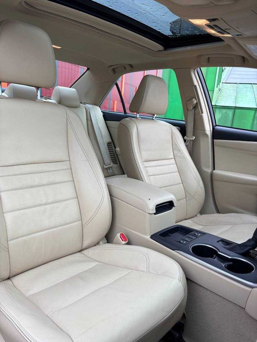 Оренда авто | Toyota Camry 55 Hybrid | 7-8л газу/100км