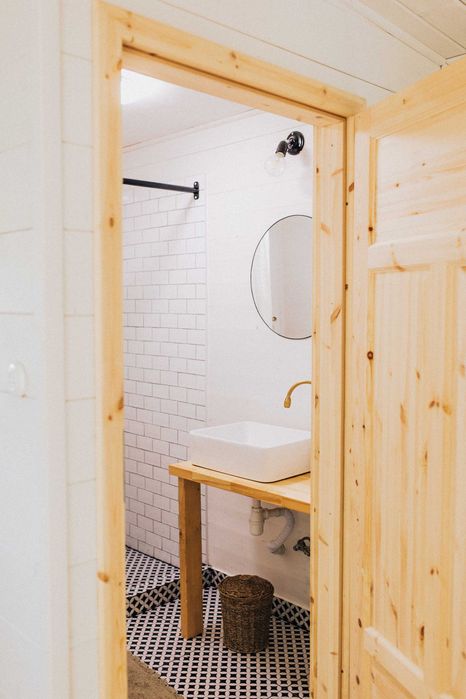 Domki w drzewach blisko Warszawy, 70 m od domku leśne spa.