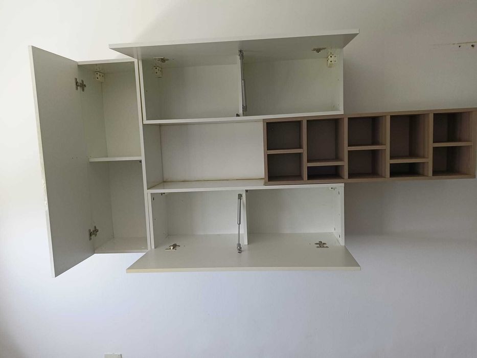 Móvel Suspenso de Parede com Arrumação (90x30x24.5 cm)