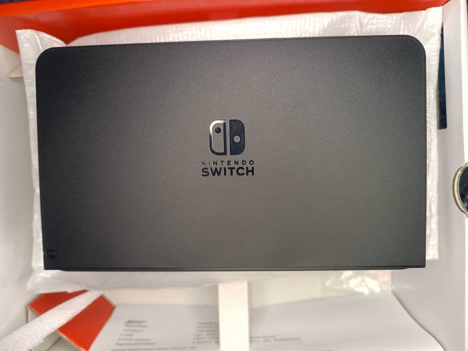 Портативна ігрова приставка Nintendo Switch OLED with Neon Blue and Neon Red Joy-Con (045496453442)