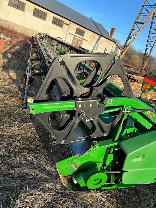 Жниварка John Deer 625f