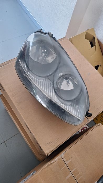 Farol frente golf 5