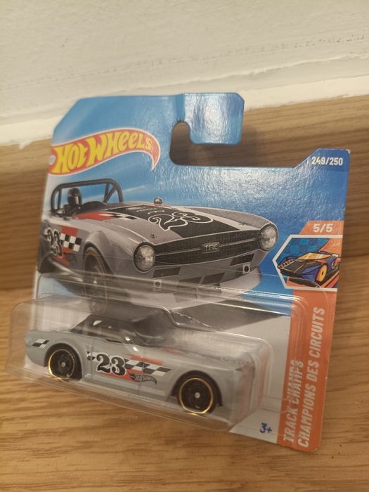 Triumph tr6 hot wheels