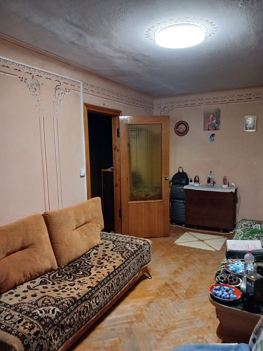 Продаж 2 кім.квартри центр 3 повех  інд.опалення,цегла