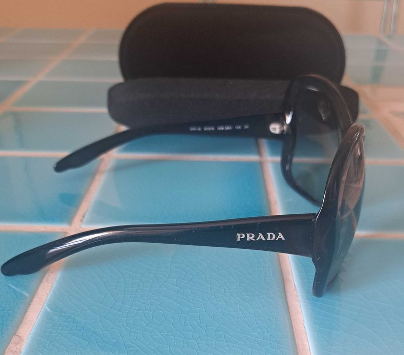 Óculos de sol da marca " Prada"