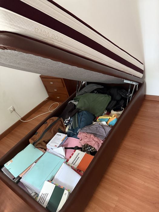 Cama de solteiro c/colchão