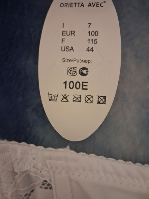 Бюст 100 Е Orietta avec