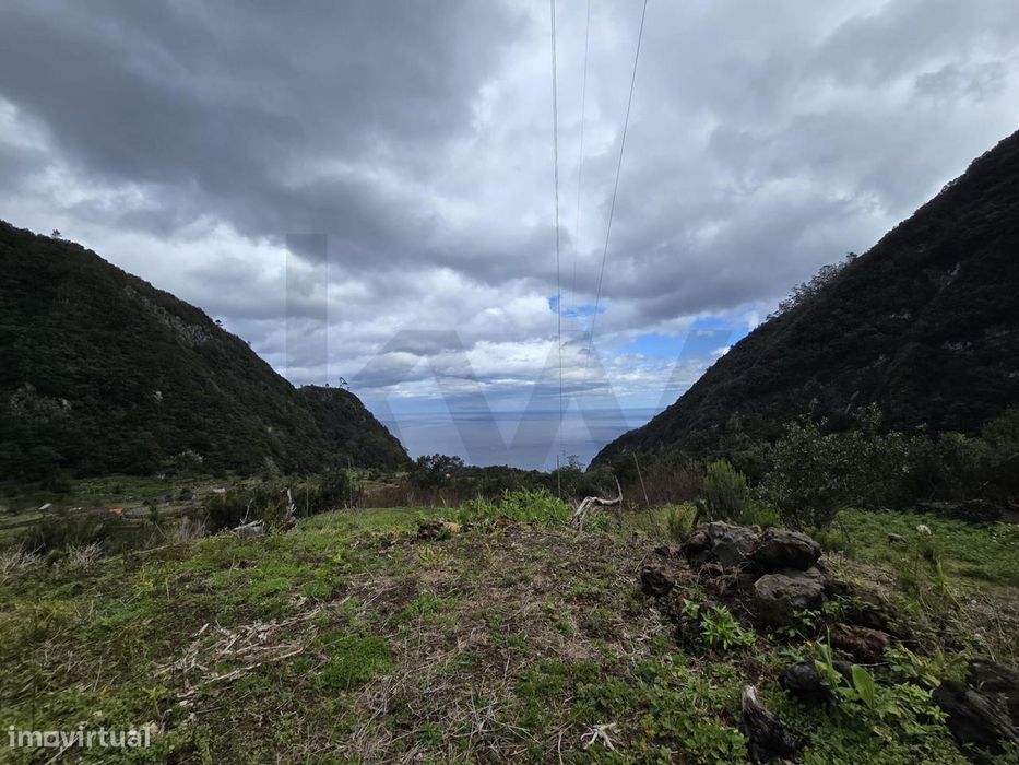 Terreno Com 690,52M2 Com Projecto Aprovado Para Palheiro,No Chao Da Ri