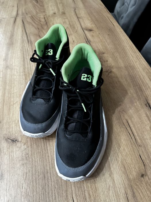 Nike jordam max aura 3