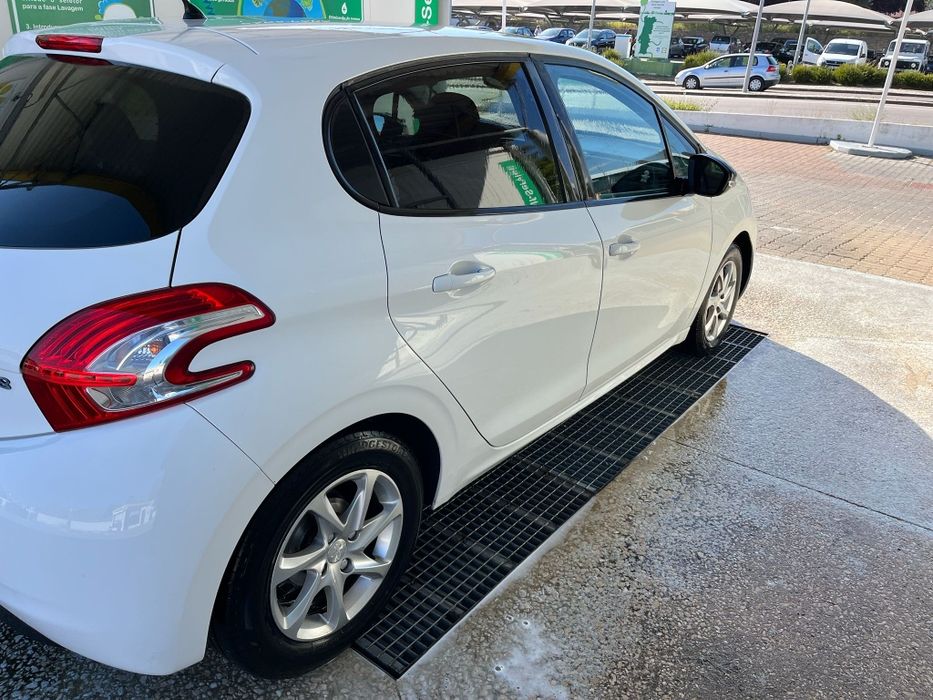 Peugeot 208 1.4 HDi (2015) – Muito Económico – Revisão e IPO Feitas!