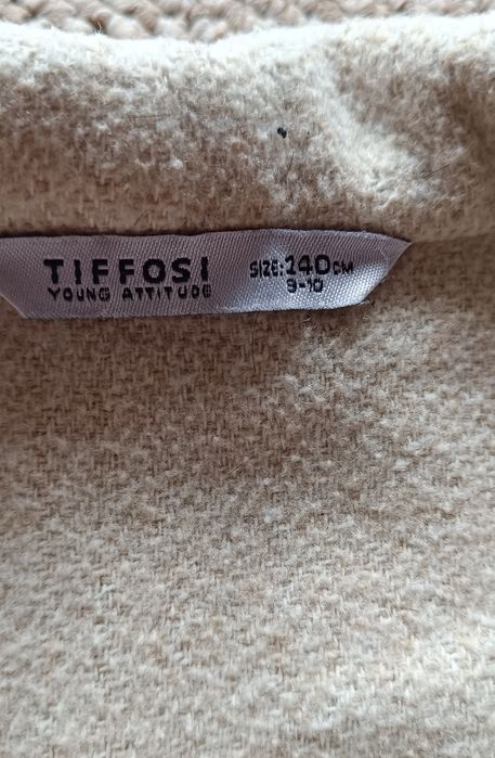 Várias peças de roupa