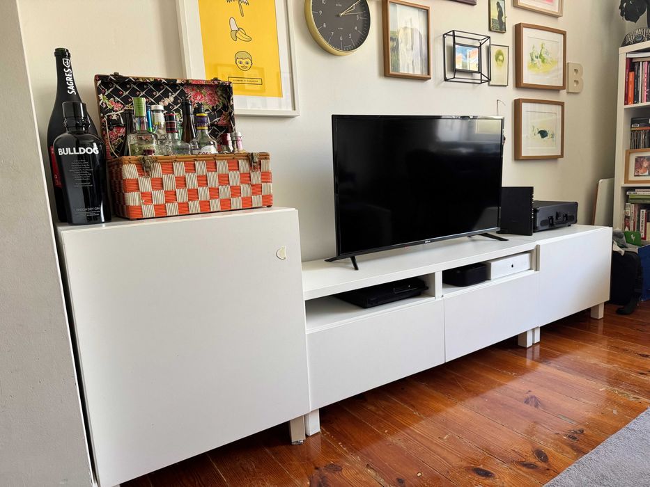 Móvel TV IKEA, Besta