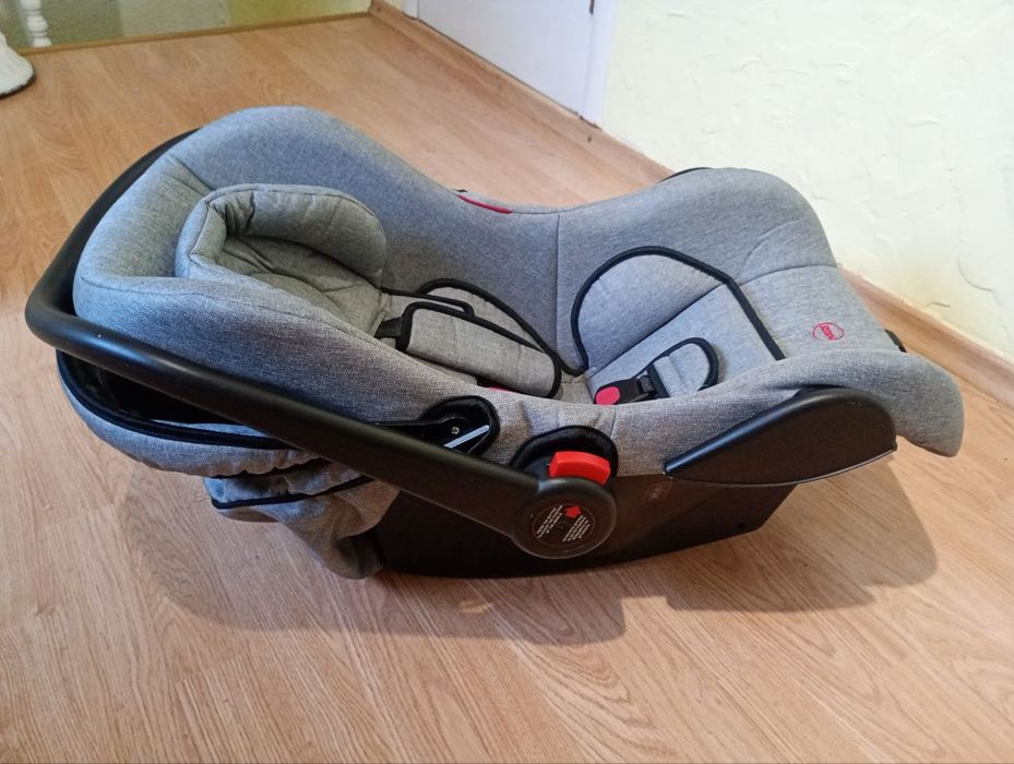 Продам автолюльку Pluto