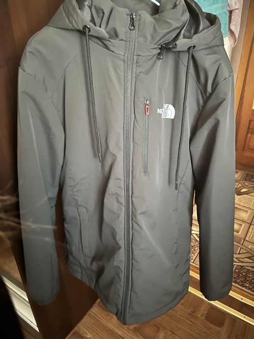 Продам  чоловічу куртку.Демісезон.Розмір 52