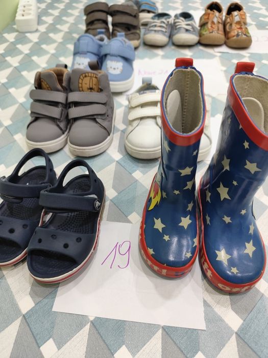 Paka butów dla chłopca rozmiar 19-23 , 9 par