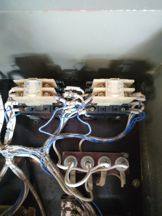 Електрощитова,електричний щит,електромотор,запуск електромора реле час