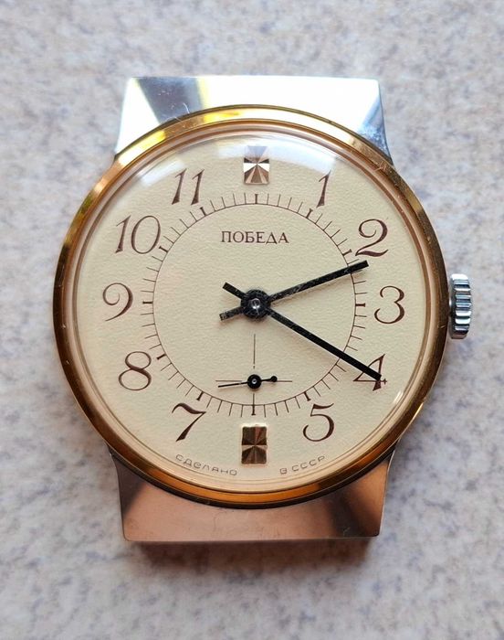 Nowy pozłacany zegarek "Pobieda" z dokumentami ZSRR