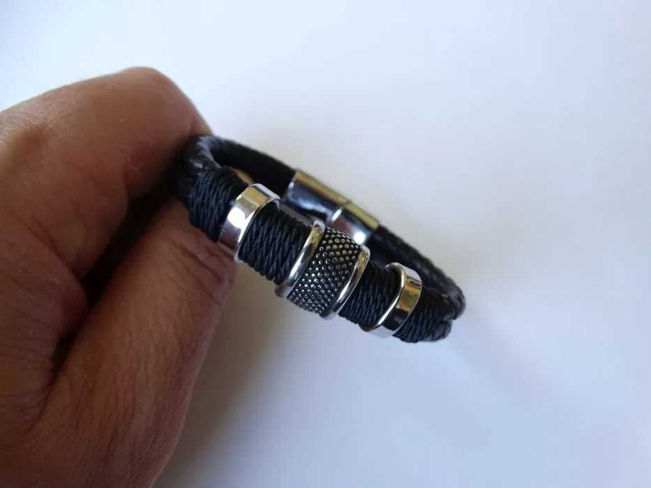 Bransoletka czarna na nadgarstek skórzana