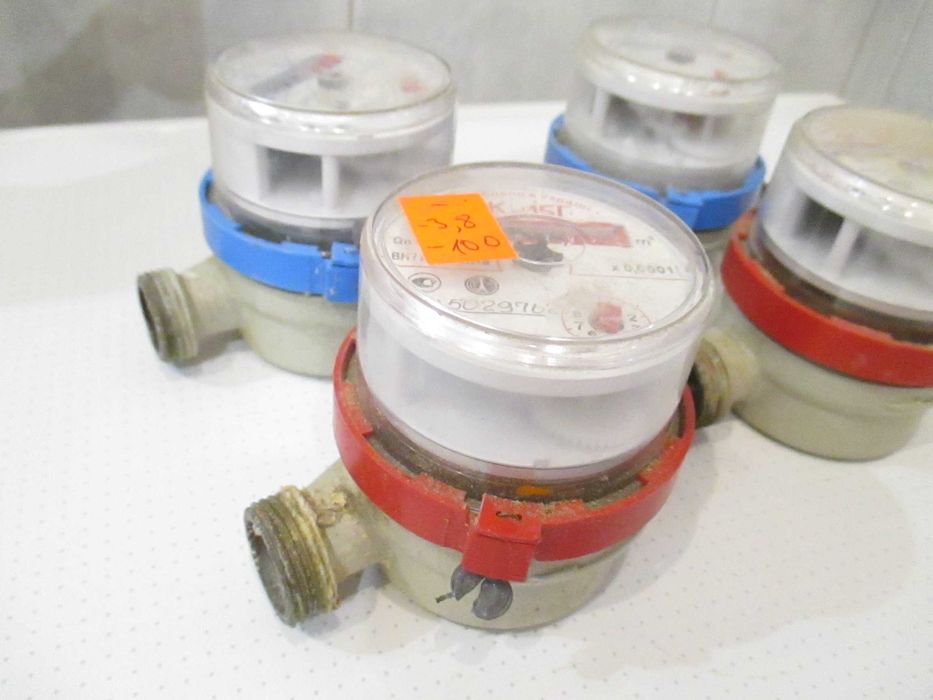 Счетчики на горячую и холодную воду Крепеж счетчиков