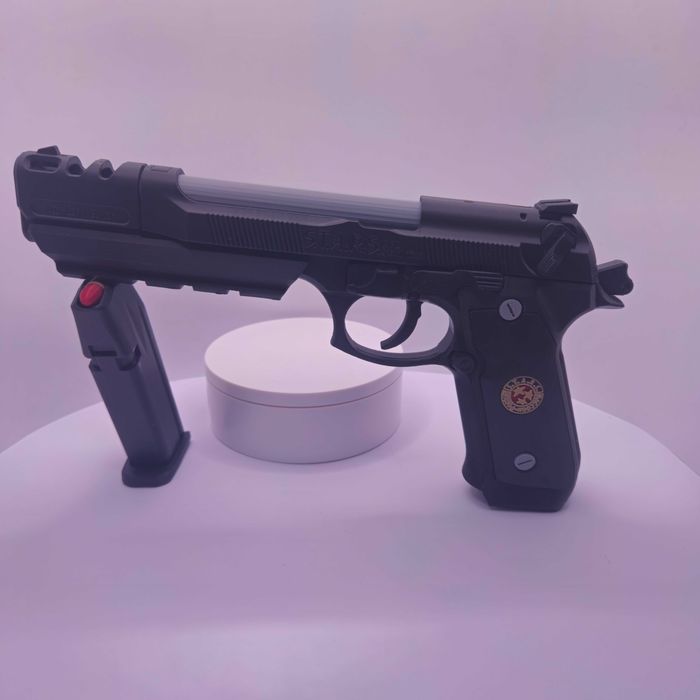 Réplica em 3D da Beretta 92 Samurai Edge de Resident Evil.