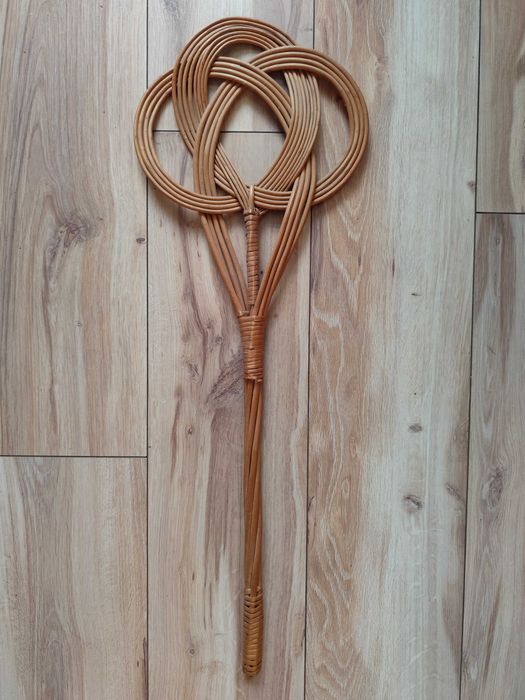 Trzepaczka do dywanów wiklinowa czasy PRL