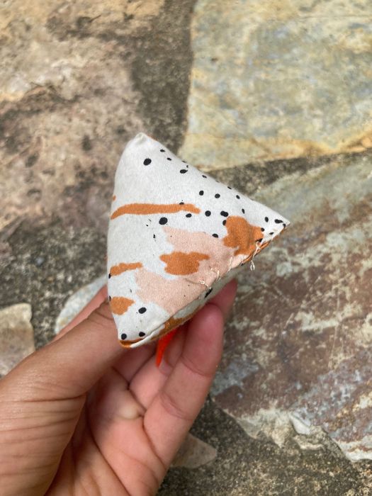 Galinha de tecido feita à mão