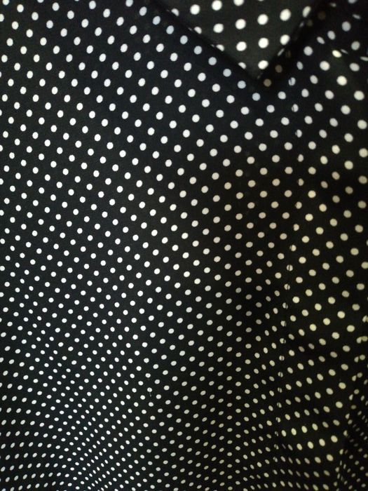 Blusa Zara preta com bolinhas brancas