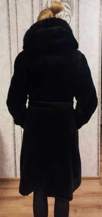 Жіноча шуба.. Шуба мутонова.