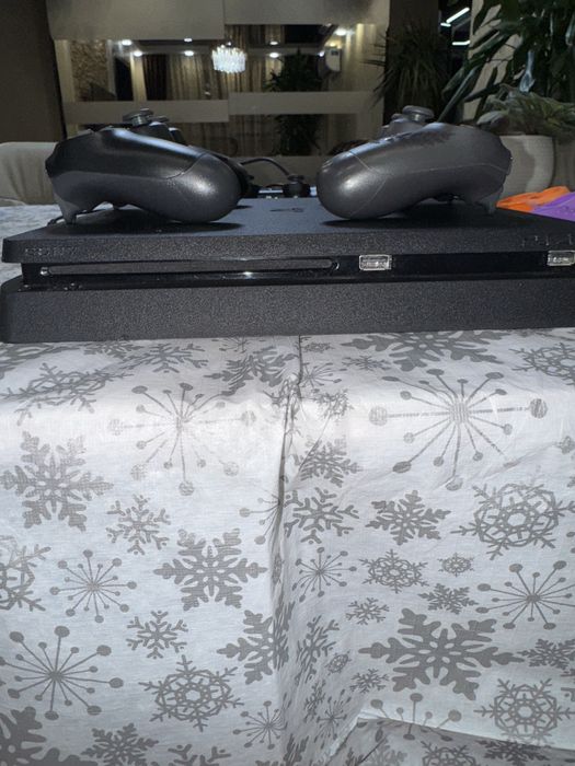 PlayStation 4 slim,1Tb-1000Gb+3джойстика