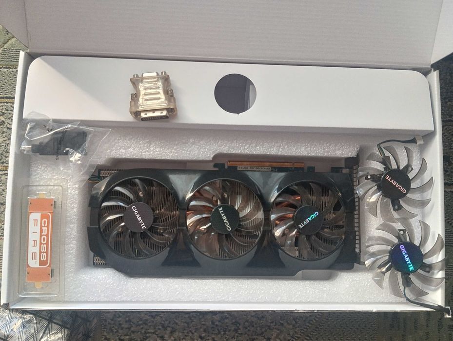 Видеокарта GIGABYTE Radeon HD 7970 3GB 384 bit GDDR5