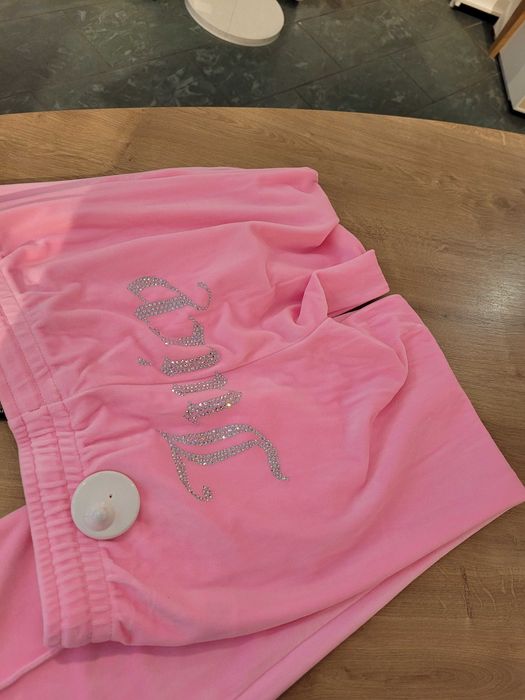 Juicy Couture Spodnie proste z cyrkoniami candy
