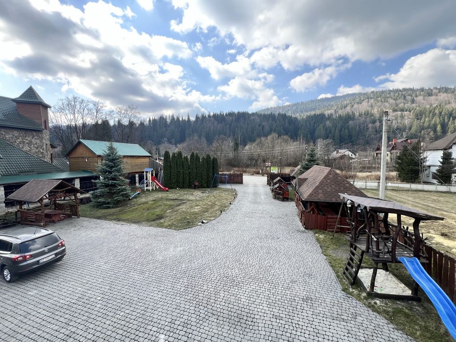 За 390 000$ продається 4 котедда площа яких 360 м2 та 15 сотих Татарів