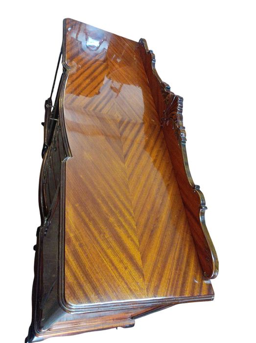 Aparador estilo Queen Anne