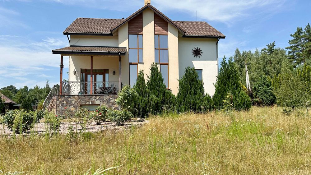 Добротний будинок біля озера на 30 сотках землі, з підвалом