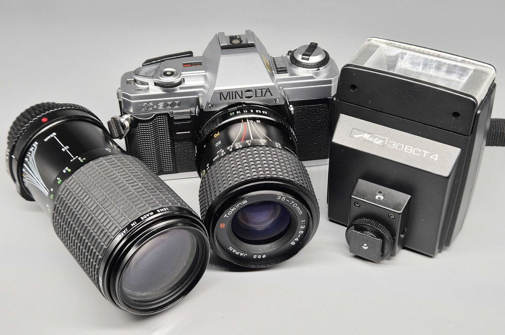 Aparat analog MINOLTA X-300 Tokina obiektyw Sigma zoom lampa Metz