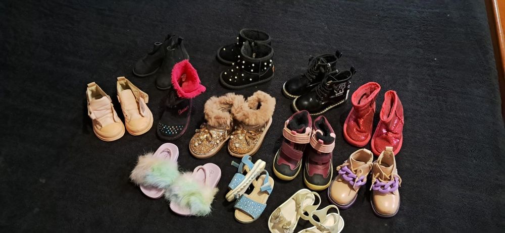 Взуття для дівчинки