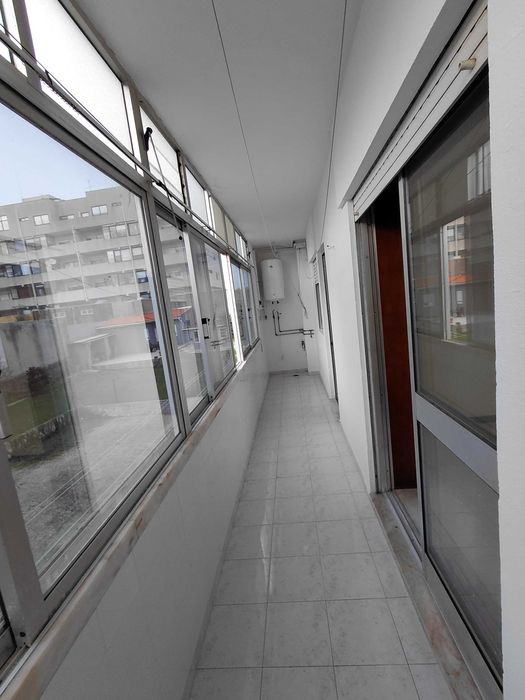 Arrenda-se Apartamento T3, Com garagem individual, 3 frentes.