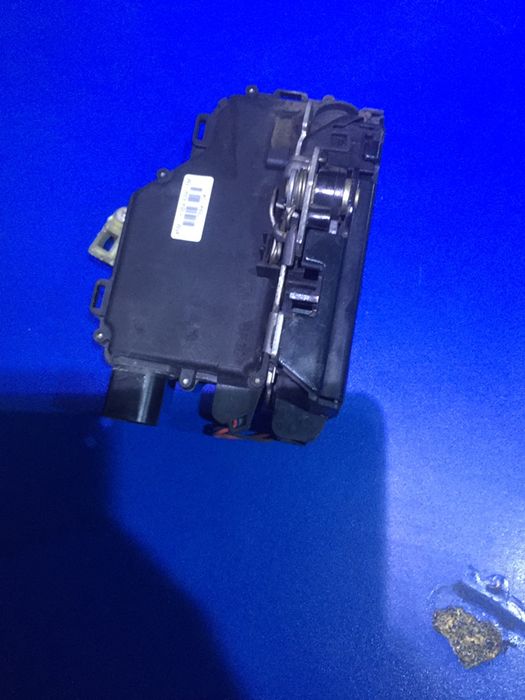 Замок дверной на Vw Passat B5 левый задний