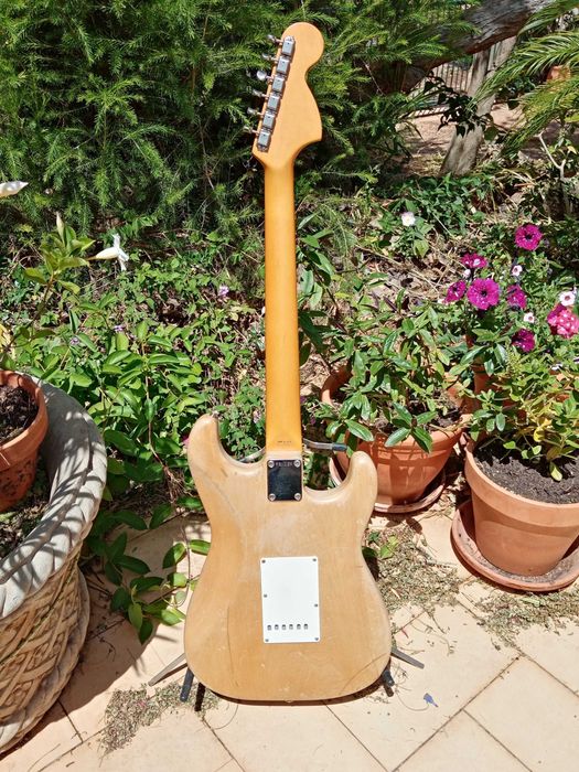 FENDER Left Hand / Canhoto Stratocaster Electric Guitar / Guitarra