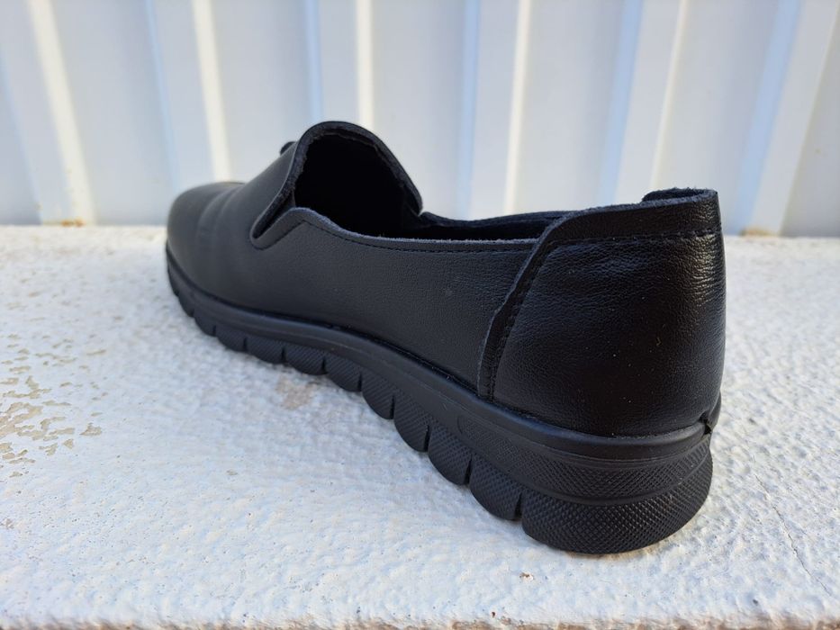 Vende se sapatos de pele n36 macios e leves