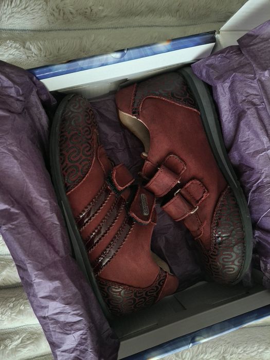 Дитячі кросівки. Ортопедичне взуття.