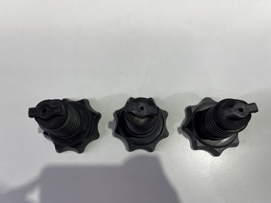 Кронштейн запаски болт крепление Skoda A5 Golf 5 Passat B6