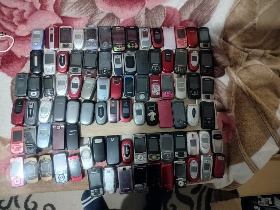 Продам лот мобільних телефонів SAMSUNG